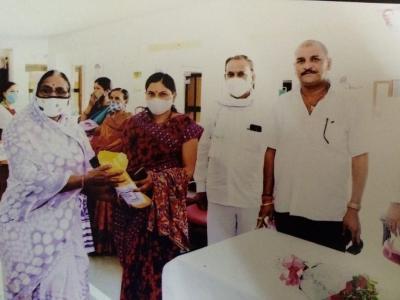 कोरोना किट वाटप